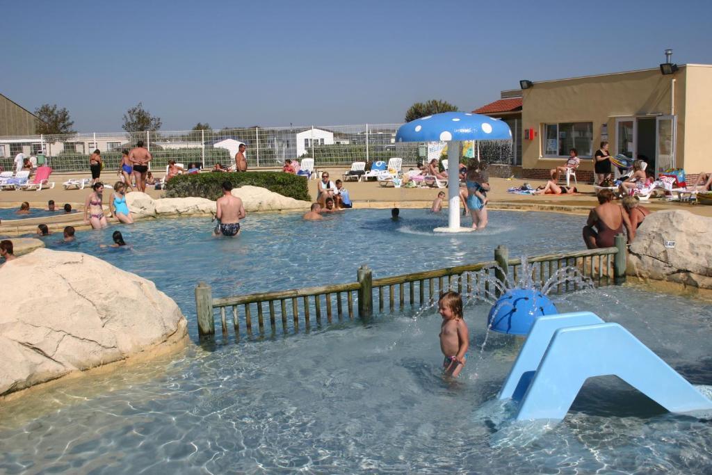 Hotellerie De Plein Air Belle Dune Berck Exterior photo